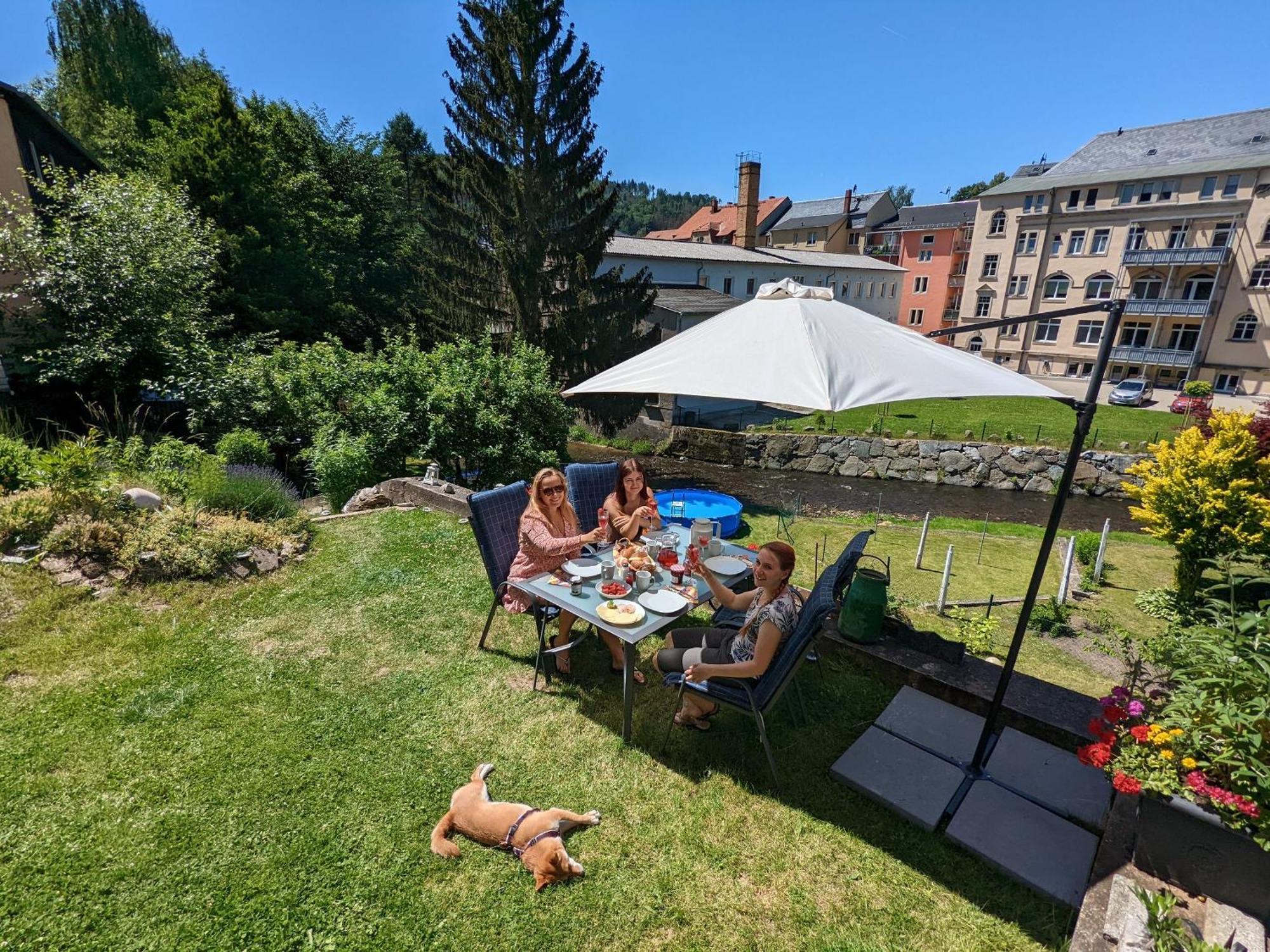 F4 - Urlaubsmagie - Grosse Wohnung Fuer Bis Zu 10 Personen Sebnitz Exterior foto